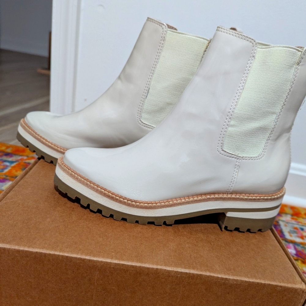 Kaanas Pontevedra Chelsea boot in Ivory